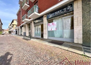 Negozio Via Armando Diaz, 16, Alba - foto 2