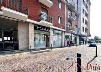 Negozio Via Armando Diaz, 16, Alba - foto 3