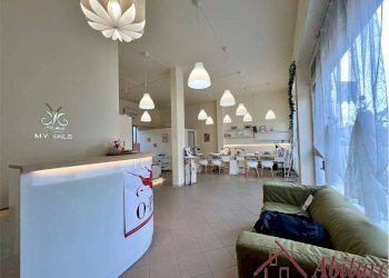 Negozio Via Armando Diaz, 16, Alba - foto 11