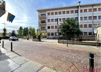 Negozio Via Armando Diaz, 16, Alba - foto 14