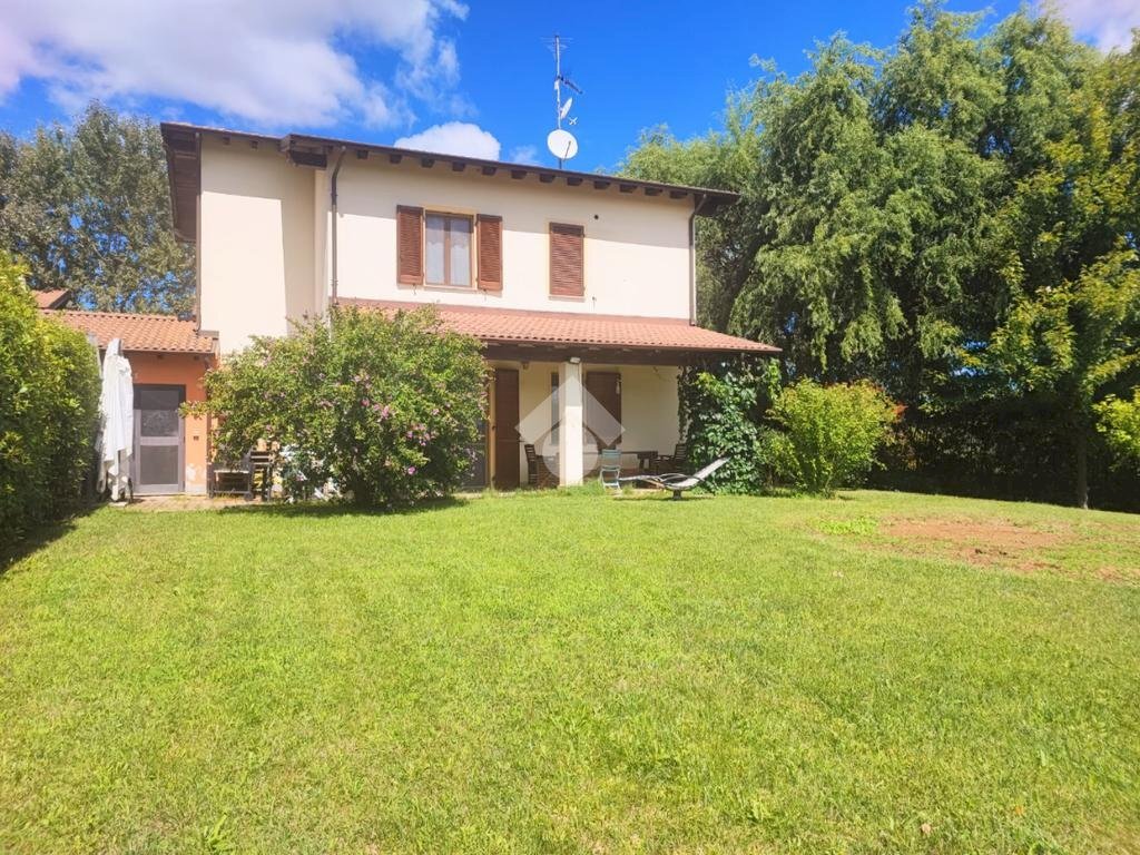 Villa Strada vic. Isola Grande, Sarezzano - foto 1