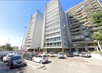 Foto 1 - Office Via Rodolfo Redi
 
3, Bari - photo 1