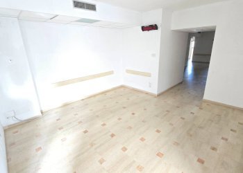 Foto 2 - Office Via Rodolfo Redi
 
3, Bari - photo 2