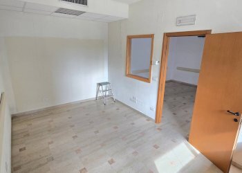 Foto 4 - Office Via Rodolfo Redi
 
3, Bari - photo 4