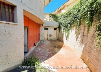 Foto 12 - Commercial Premises Maltignano - photo 12