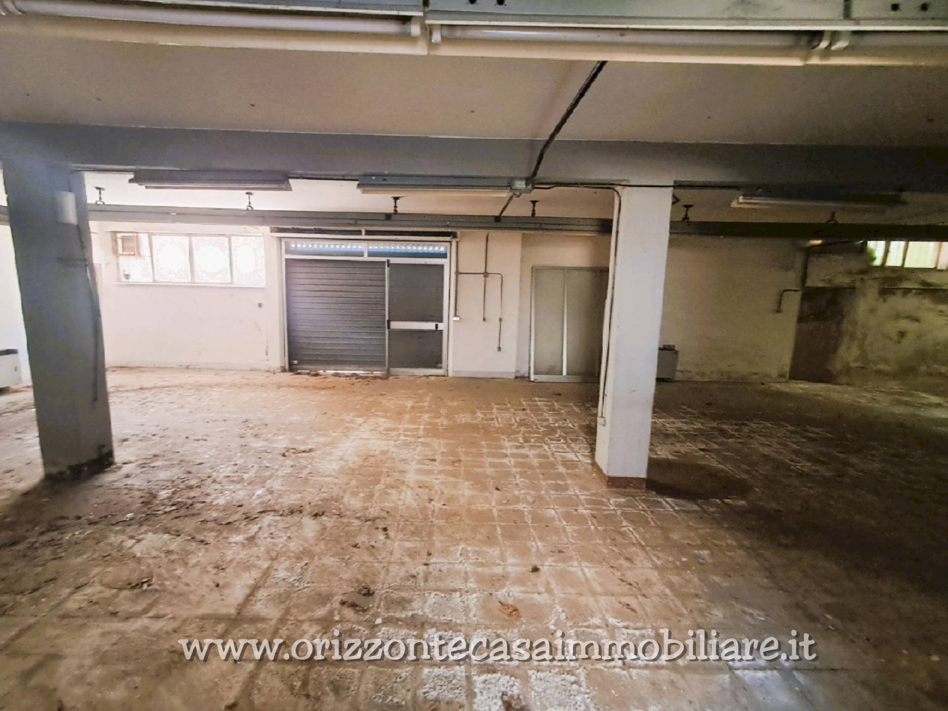 Foto 3 - Locale Commerciale Folignano - foto 3