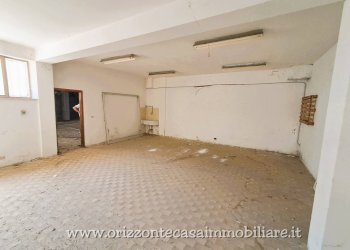 Foto 6 - Commercial Premises Folignano - photo 6