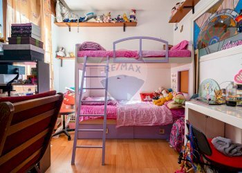 Camera / camera da letto - Trilocale vicolo Montello
 
8, Rho - foto 8