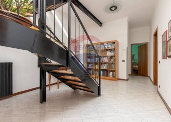 Scale - Quadrilocale Viale Valganna
 
240, Varese - foto 21