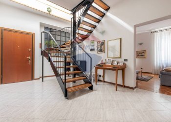 Scale - Quadrilocale Viale Valganna
 
240, Varese - foto 22