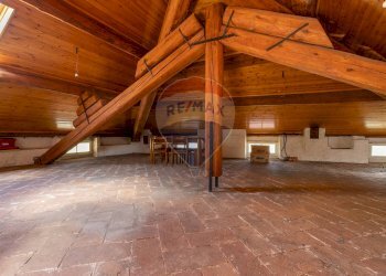 Stanza vuota - Quadrilocale Viale Valganna
 
240, Varese - foto 23