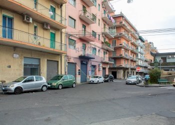 Edificio all\'aperto - Ufficio Piazza Madonna Della Pace
 
2, Acireale - foto 3