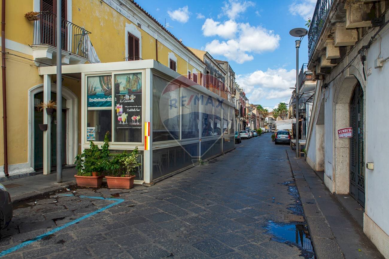 Edificio all\'aperto lato Via C. Colombo - Commercial Activity Via Cristoforo Colombo
 
101/103, Riposto - photo 2