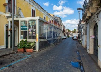 Edificio all\'aperto lato Via C. Colombo - Commercial Activity Via Cristoforo Colombo
101/103, Riposto - photo 2