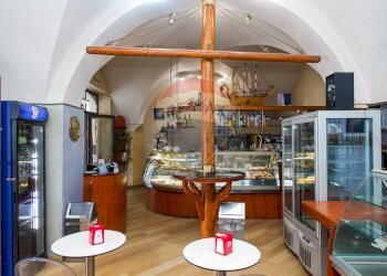 Sala con bancone esposizione - Commercial Activity Via Cristoforo Colombo
101/103, Riposto - photo 4