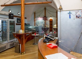 Sala con 10 posti a sedere - Commercial Activity Via Cristoforo Colombo
101/103, Riposto - photo 6
