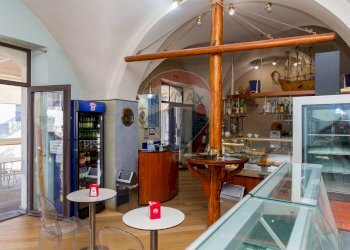 Dettaglio sala climatizzata - Commercial Activity Via Cristoforo Colombo
101/103, Riposto - photo 10