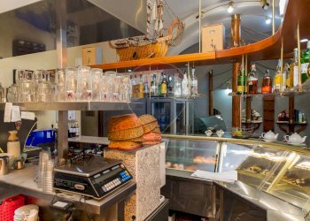 Bancone bar - Commercial Activity Via Cristoforo Colombo
101/103, Riposto - photo 12
