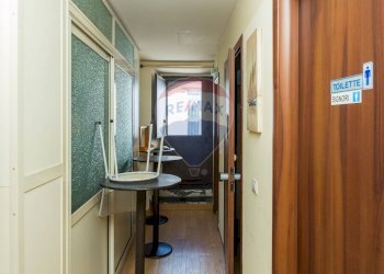 Corridoio servizi - Commercial Activity Via Cristoforo Colombo
101/103, Riposto - photo 24