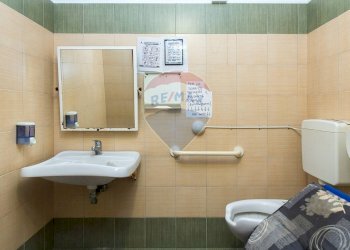 Bagno disabili - Commercial Activity Via Cristoforo Colombo
101/103, Riposto - photo 26