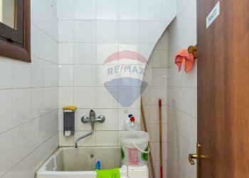 Bagno di servizio - Commercial Activity Via Cristoforo Colombo
101/103, Riposto - photo 27