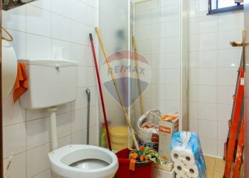 Bagno di servizio - Commercial Activity Via Cristoforo Colombo
101/103, Riposto - photo 28