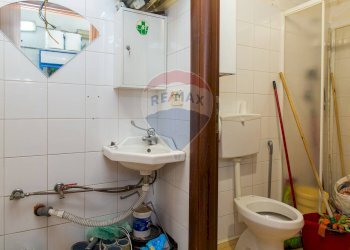 Bagno di servizio - Commercial Activity Via Cristoforo Colombo
101/103, Riposto - photo 29