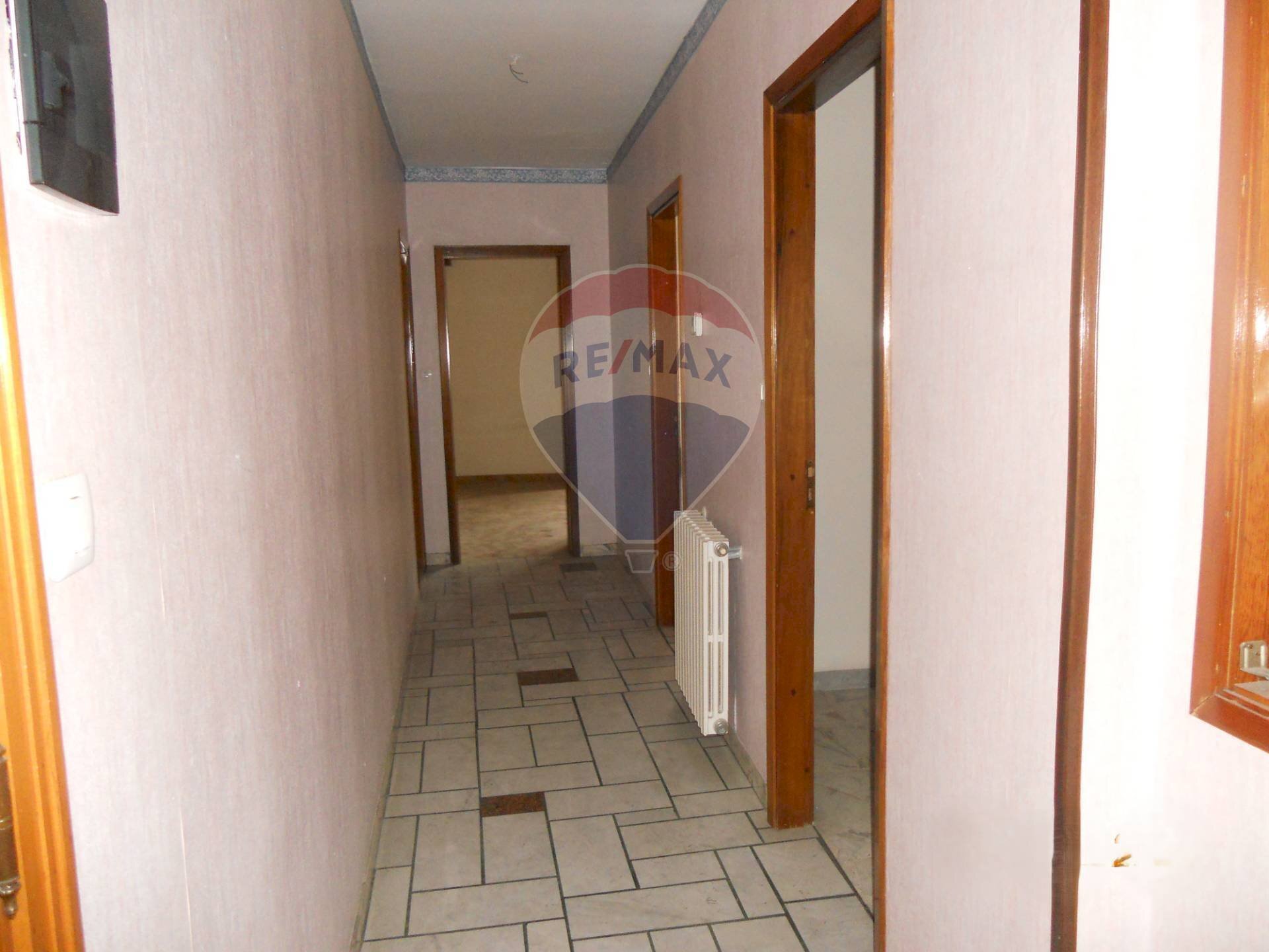 Hall / corridoio - Appartamento via emanuele bellia
 
11, Paterno - foto 3