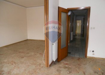 Stanza vuota - Appartamento via emanuele bellia
 
11, Paterno - foto 4