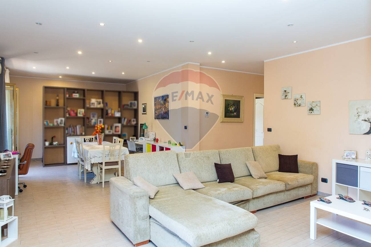 Sala da pranzo - Casa semi indipendente Via Brescia
 
15, Catania - foto 2