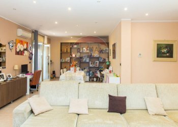 Sala da pranzo - Casa semi indipendente Via Brescia
 
15, Catania - foto 1