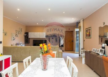 Sala da pranzo - Casa semi indipendente Via Brescia
 
15, Catania - foto 4