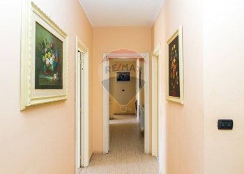 Hall / corridoio - Casa semi indipendente Via Brescia
 
15, Catania - foto 11