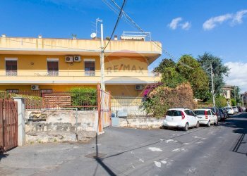 Edificio all\'aperto - Casa semi indipendente Via Brescia
 
15, Catania - foto 60