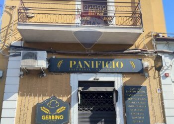 Edificio all\'aperto - Attività Commerciale Via Pietra Dell'ova
 
100, Catania - foto 1