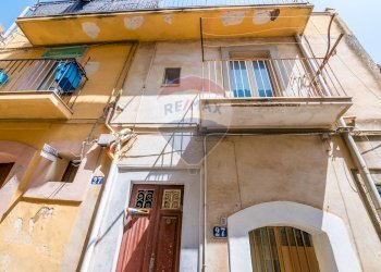 Edificio all\'aperto - Casa semi indipendente Via Ardito
 
27, Caltagirone - foto 1
