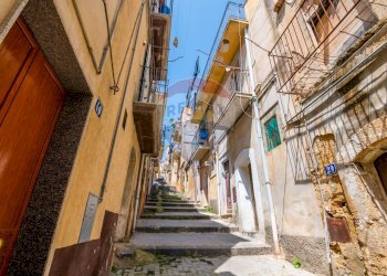 Edificio all\'aperto - Casa semi indipendente Via Ardito
 
27, Caltagirone - foto 4