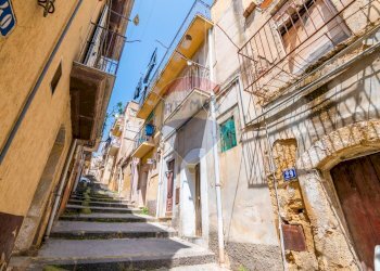 Edificio all\'aperto - Casa semi indipendente Via Ardito
 
27, Caltagirone - foto 5