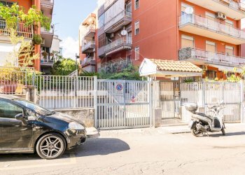 Edificio all\'aperto - Quadrilocale Via Matteo Ricci
 
14, Catania - foto 2