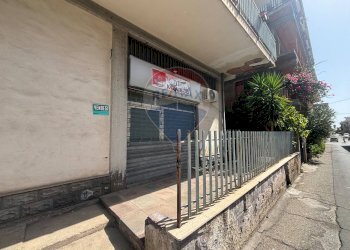 Edificio all\'aperto - Negozio michele leonardi greco
100, Santa Maria di Licodia - foto 1