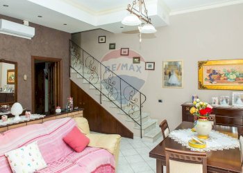 Sala da pranzo - Casa semi indipendente Via Regina Elena
 
217, Motta Sant'Anastasia - foto 7