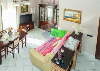 Sala da pranzo - Casa semi indipendente Via Regina Elena
 
217, Motta Sant'Anastasia - foto 9