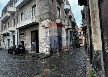 Edificio all\'aperto - Locale Commerciale Via Stramondo
 
25, Catania - foto 1