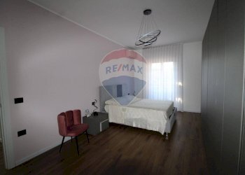 Camera / camera da letto - Trilocale via vittorio emanuele
 
201, Roggiano Gravina - foto 12