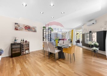 Sala da pranzo - Villa a Schiera via salita dei cappuccini
 
25, Como - foto 2