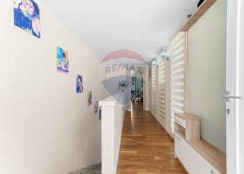 Hall / corridoio - Villa a Schiera via salita dei cappuccini
 
25, Como - foto 16