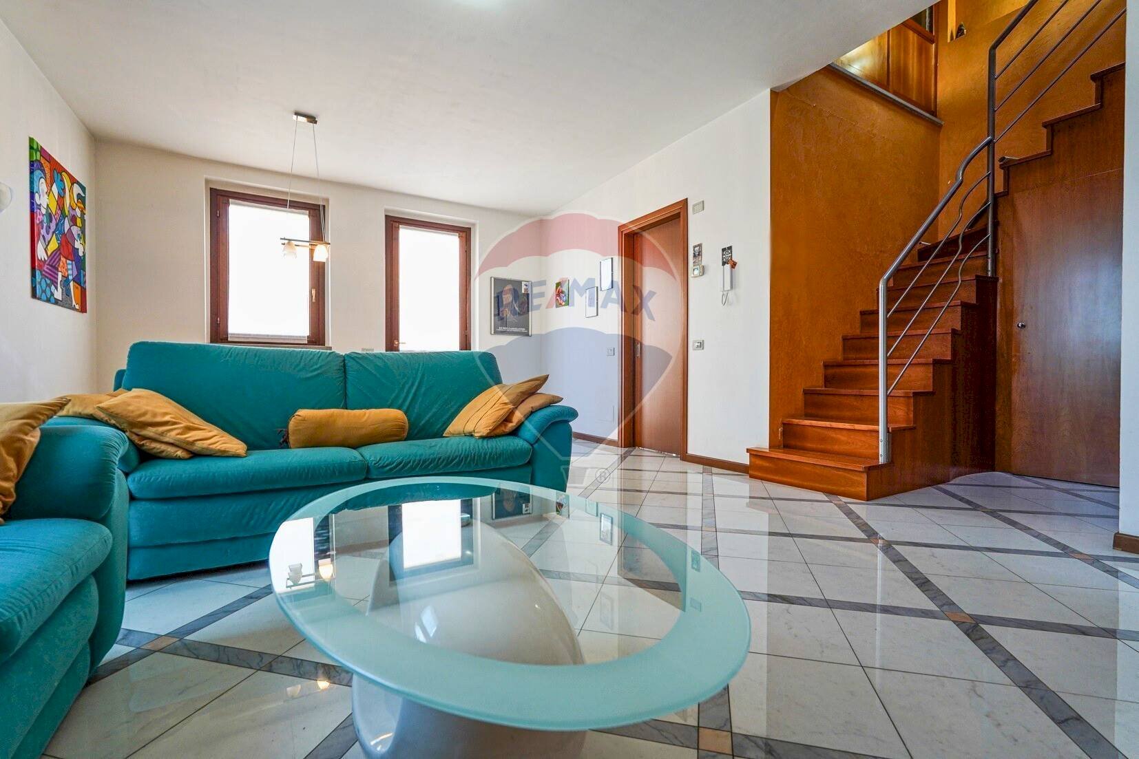 Soggiorno - Trilocale Via Papa Giovanni XXIII
 
18, Mozzo - foto 1