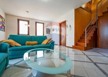 Soggiorno - Trilocale Via Papa Giovanni XXIII
 
18, Mozzo - foto 1