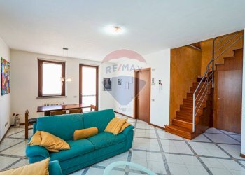 Soggiorno - Trilocale Via Papa Giovanni XXIII
 
18, Mozzo - foto 2