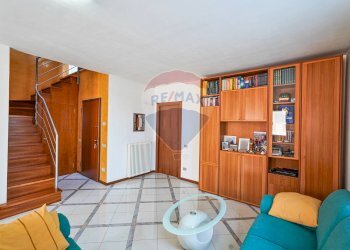 Soggiorno - Trilocale Via Papa Giovanni XXIII
 
18, Mozzo - foto 3